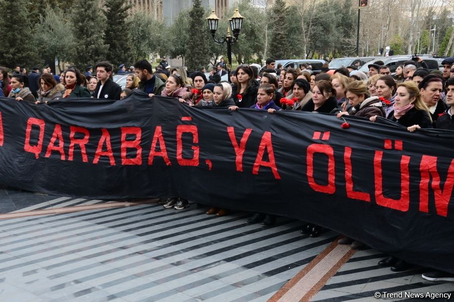 Azərbaycan ictimaiyyəti Xocalı soyqırımı qurbanlarının xatirəsini yad edir (FOTO)