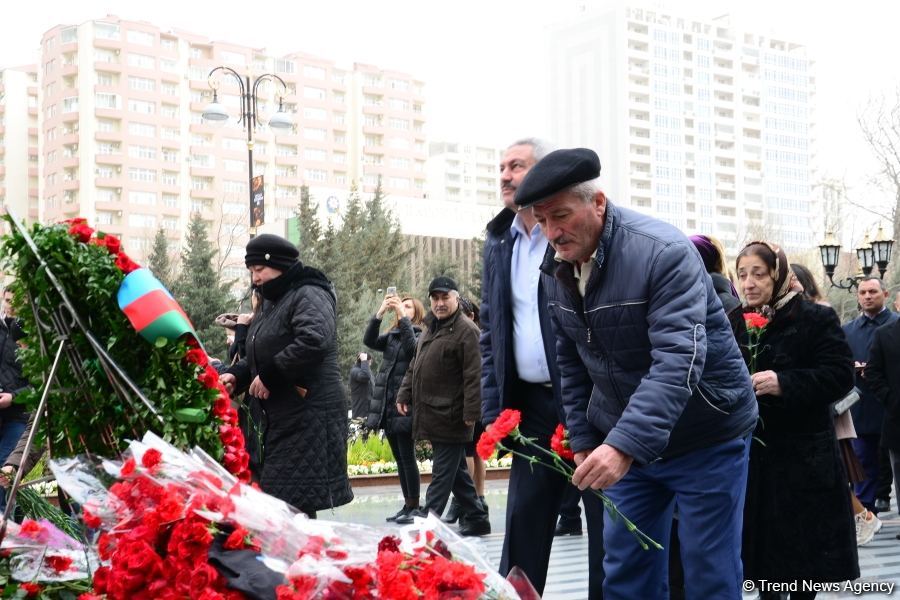 Azərbaycan ictimaiyyəti Xocalı soyqırımı qurbanlarının xatirəsini yad edir (FOTO)
