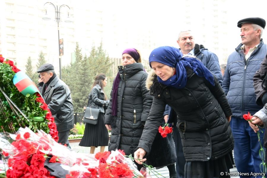 Azərbaycan ictimaiyyəti Xocalı soyqırımı qurbanlarının xatirəsini yad edir (FOTO)