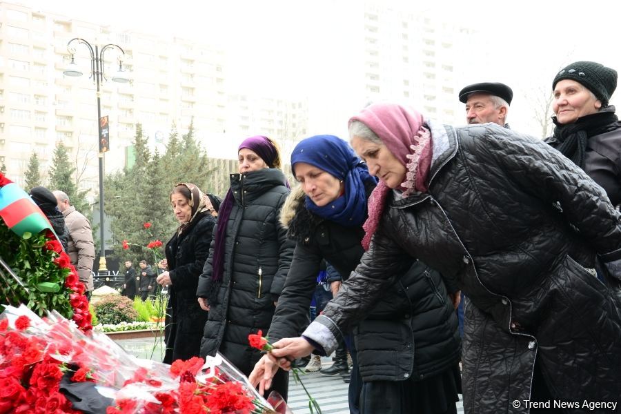 Azərbaycan ictimaiyyəti Xocalı soyqırımı qurbanlarının xatirəsini yad edir (FOTO)