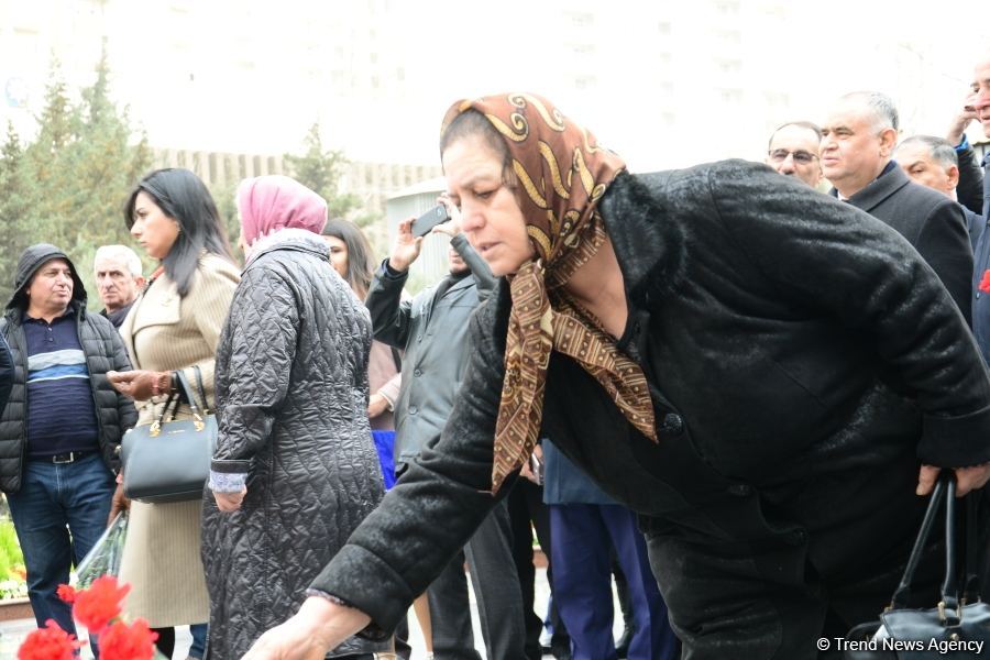 Azərbaycan ictimaiyyəti Xocalı soyqırımı qurbanlarının xatirəsini yad edir (FOTO)