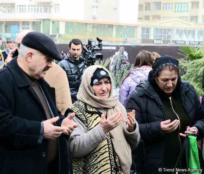 Azərbaycan ictimaiyyəti Xocalı soyqırımı qurbanlarının xatirəsini yad edir (FOTO)
