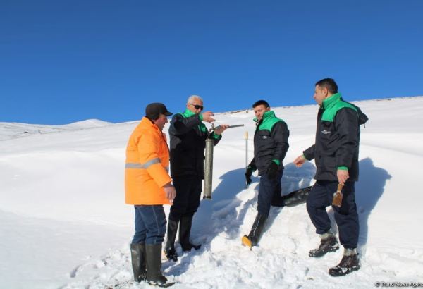 Yüksək dağlıq ərazilərdə qarölçmə işləri aparılır (FOTO)