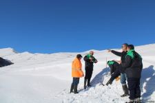 Yüksək dağlıq ərazilərdə qarölçmə işləri aparılır (FOTO)