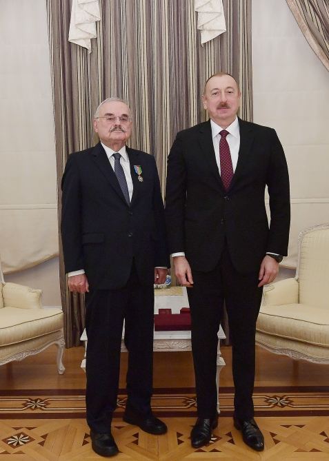 Prezident İlham Əliyev Artur Rasi-zadəyə 1-ci dərəcəli “Vətənə xidmətə görə” ordenini təqdim edib (FOTO) (YENİLƏNİB)