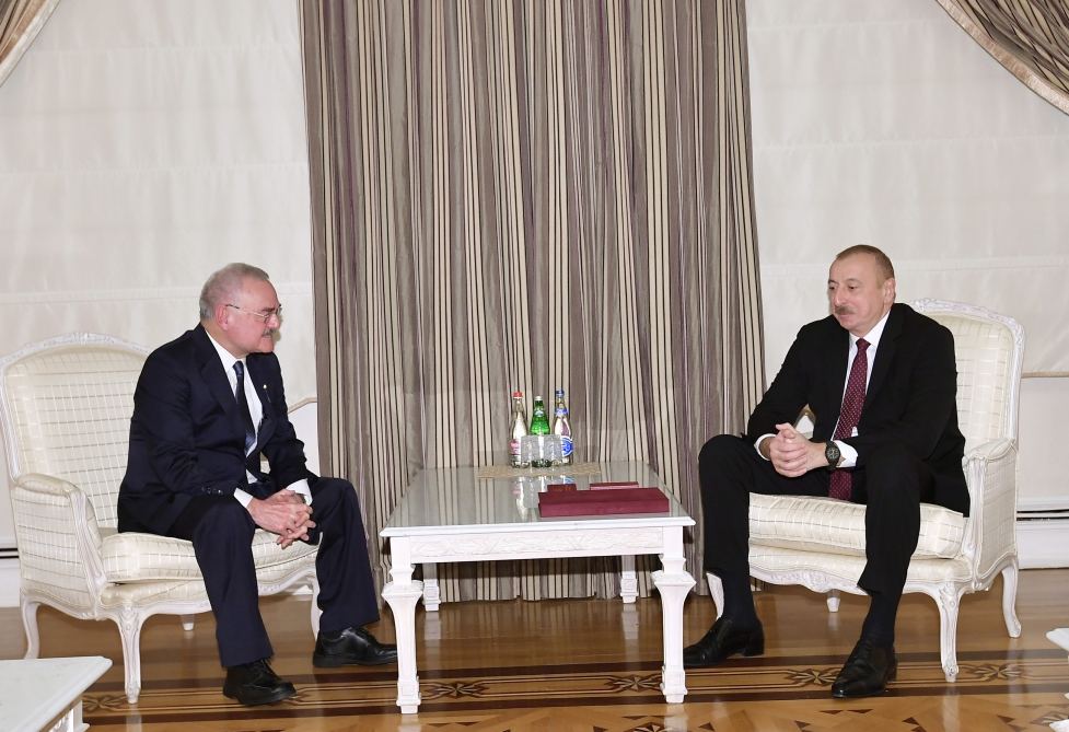Prezident İlham Əliyev Artur Rasi-zadəyə 1-ci dərəcəli “Vətənə xidmətə görə” ordenini təqdim edib (FOTO) (YENİLƏNİB)