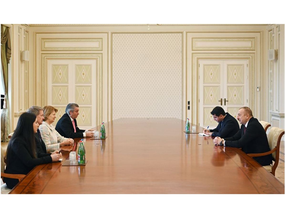 Prezident İlham Əliyev Böyük Britaniya Baş Nazirinin Azərbaycan üzrə ticarət elçisinin rəhbərlik etdiyi nümayəndə heyətini qəbul edib (FOTO) (YENİLƏNİB)