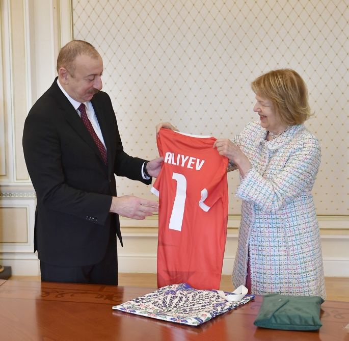 Prezident İlham Əliyev Böyük Britaniya Baş Nazirinin Azərbaycan üzrə ticarət elçisinin rəhbərlik etdiyi nümayəndə heyətini qəbul edib (FOTO) (YENİLƏNİB)