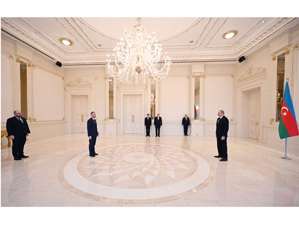 Prezident İlham Əliyev Polşanın Azərbaycanda yeni təyin olunmuş səfirinin etimadnaməsini qəbul edib (FOTO) (YENİLƏNİB)