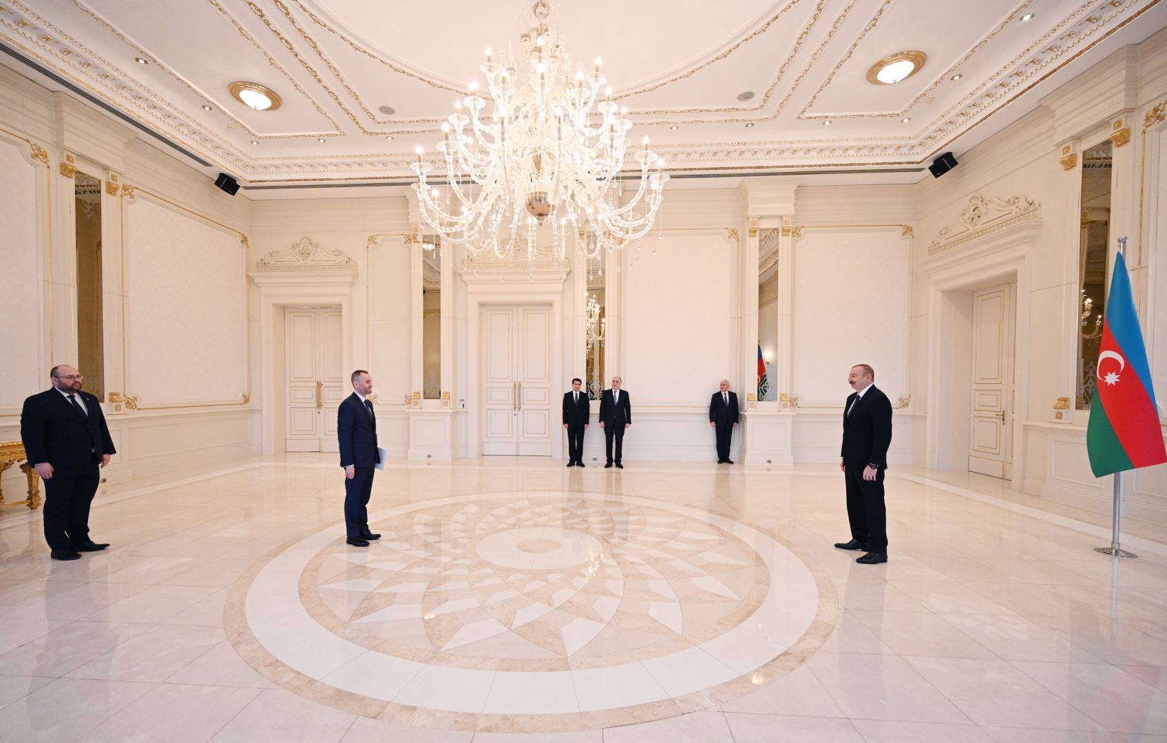 Prezident İlham Əliyev Polşanın Azərbaycanda yeni təyin olunmuş səfirinin etimadnaməsini qəbul edib (FOTO) (YENİLƏNİB)