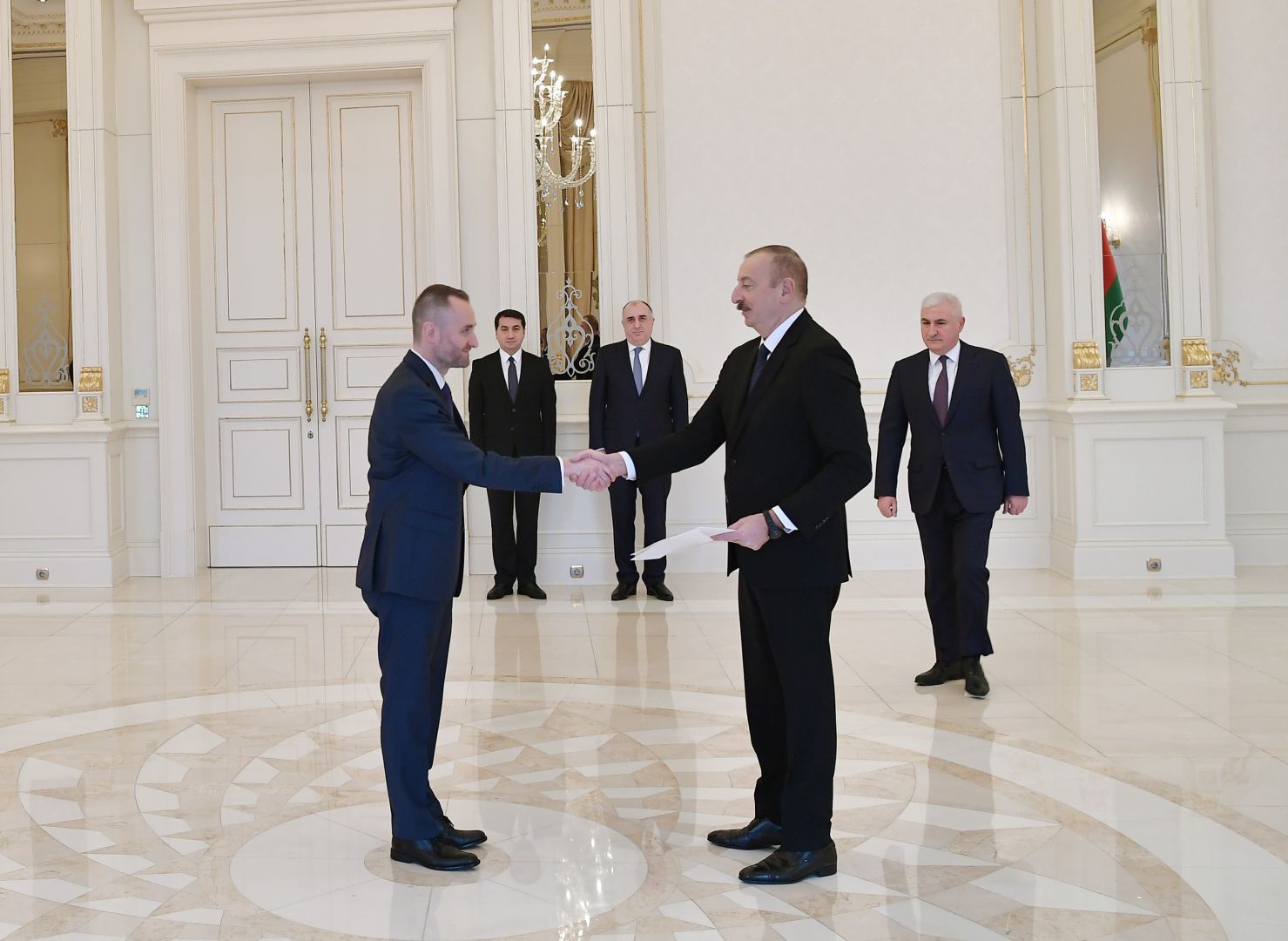 Prezident İlham Əliyev Polşanın Azərbaycanda yeni təyin olunmuş səfirinin etimadnaməsini qəbul edib (FOTO) (YENİLƏNİB)