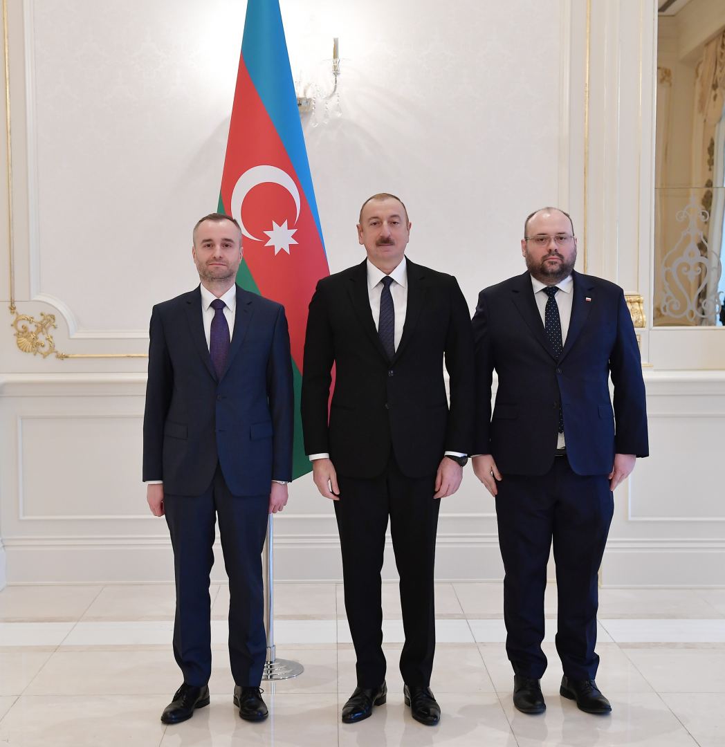 Prezident İlham Əliyev Polşanın Azərbaycanda yeni təyin olunmuş səfirinin etimadnaməsini qəbul edib (FOTO) (YENİLƏNİB)