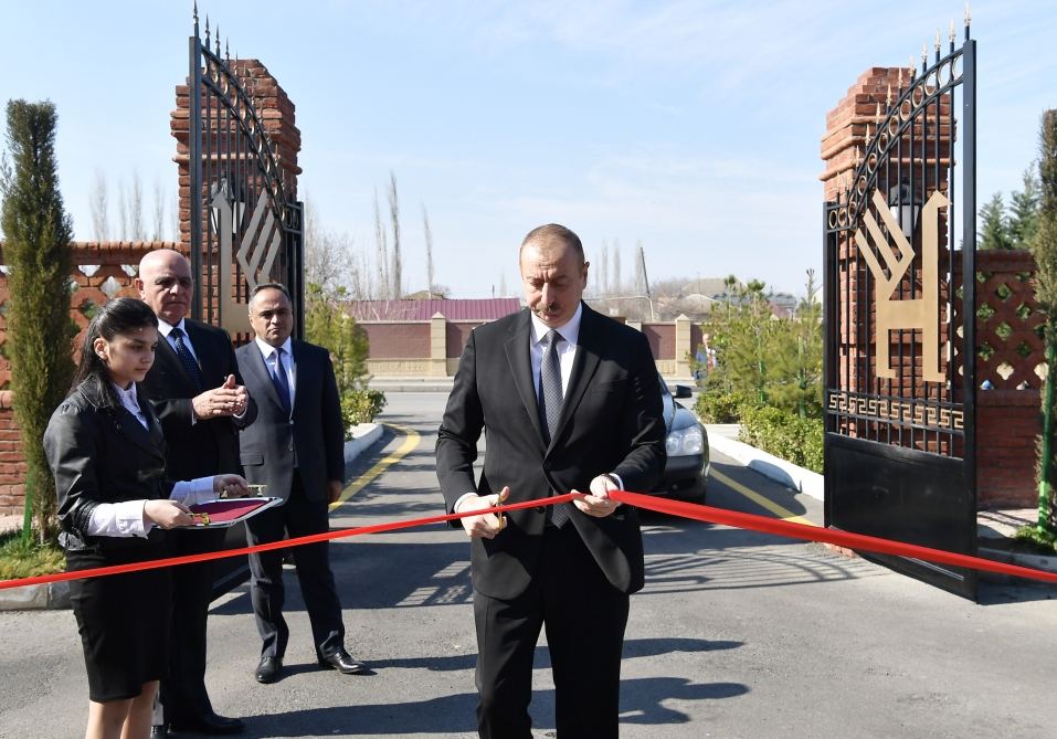 Prezident İlham Əliyev “Azərxalça” ASC-nin Goranboy filialının fəaliyyəti ilə tanış olub (FOTO) (YENİLƏNİB)