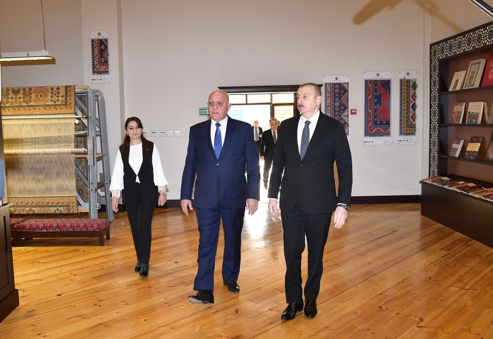 Prezident İlham Əliyev “Azərxalça” ASC-nin Ağstafa filialının fəaliyyəti ilə tanış olub (FOTO) (YENİLƏNİB)