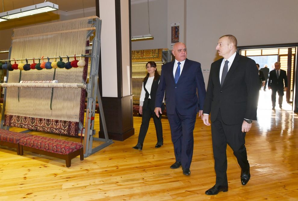 Prezident İlham Əliyev “Azərxalça” ASC-nin Ağstafa filialının fəaliyyəti ilə tanış olub (FOTO) (YENİLƏNİB)