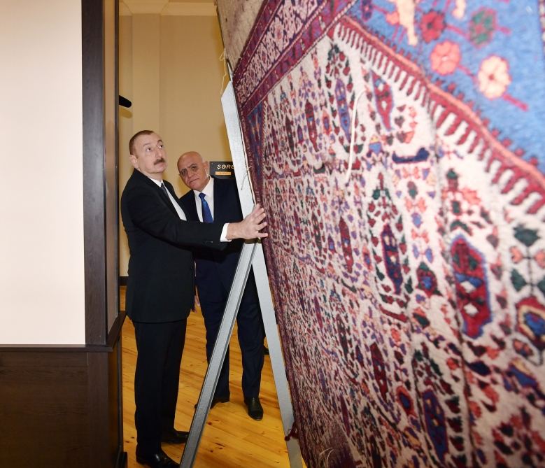 Prezident İlham Əliyev “Azərxalça” ASC-nin Ağstafa filialının fəaliyyəti ilə tanış olub (FOTO) (YENİLƏNİB)