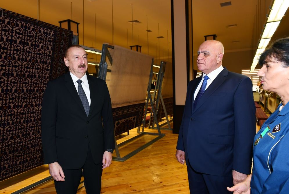 Prezident İlham Əliyev “Azərxalça” ASC-nin Tovuz filialının fəaliyyəti ilə tanış olub (FOTO) (YENİLƏNİB)