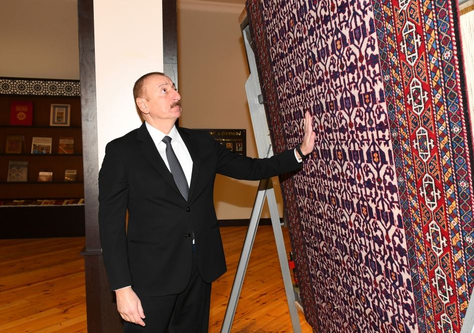 Prezident İlham Əliyev “Azərxalça” ASC-nin Tovuz filialının fəaliyyəti ilə tanış olub (FOTO) (YENİLƏNİB)