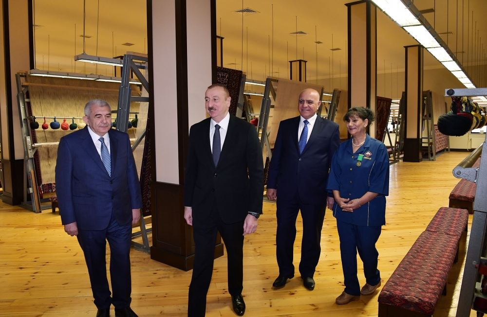 Prezident İlham Əliyev “Azərxalça” ASC-nin Tovuz filialının fəaliyyəti ilə tanış olub (FOTO) (YENİLƏNİB)