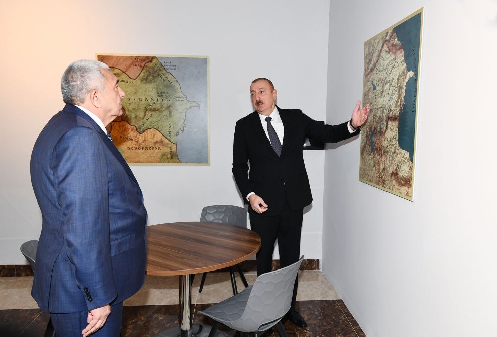 Prezident İlham Əliyevdən icra başçısına irad: Xəritə asmısınız, hesab edirsiniz ki, bununla iş düzəlir? Uşaqlar gəlib bu xəritədən bu tarix haqqında nə başa düşəcəklər? (VİDEO)