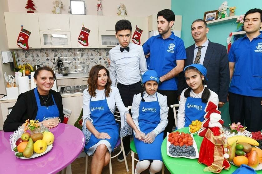 Birinci vitse-prezident Mehriban Əliyeva: Mənə bayram təbriklərini çatdıran bütün balaca soydaşlarımızı bağrıma basıram (FOTO)