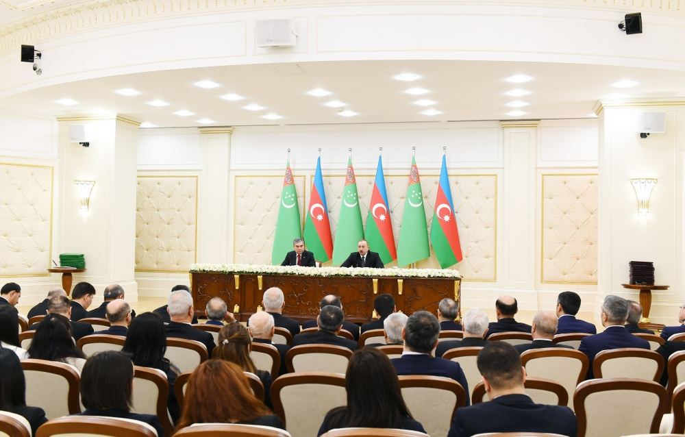 Azərbaycan və Türkmənistan prezidentləri mətbuata bəyanatlarla çıxış ediblər (FOTO) (YENİLƏNİB)