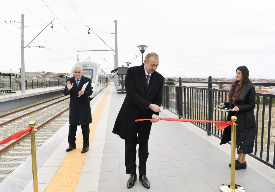 Prezident İlham Əliyev Abşeron dairəvi dəmir yolunun Pirşağı-Görədil-Novxanı-Sumqayıt hissəsinin yenidənqurmadan sonra açılışında iştirak edib (FOTO/VİDEO) (YENİLƏNİB)