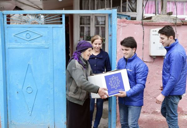 Heydər Əliyev Fondu ünvanlı sosial yardım alan ailələrə Novruz sovqatları paylayıb (FOTO)