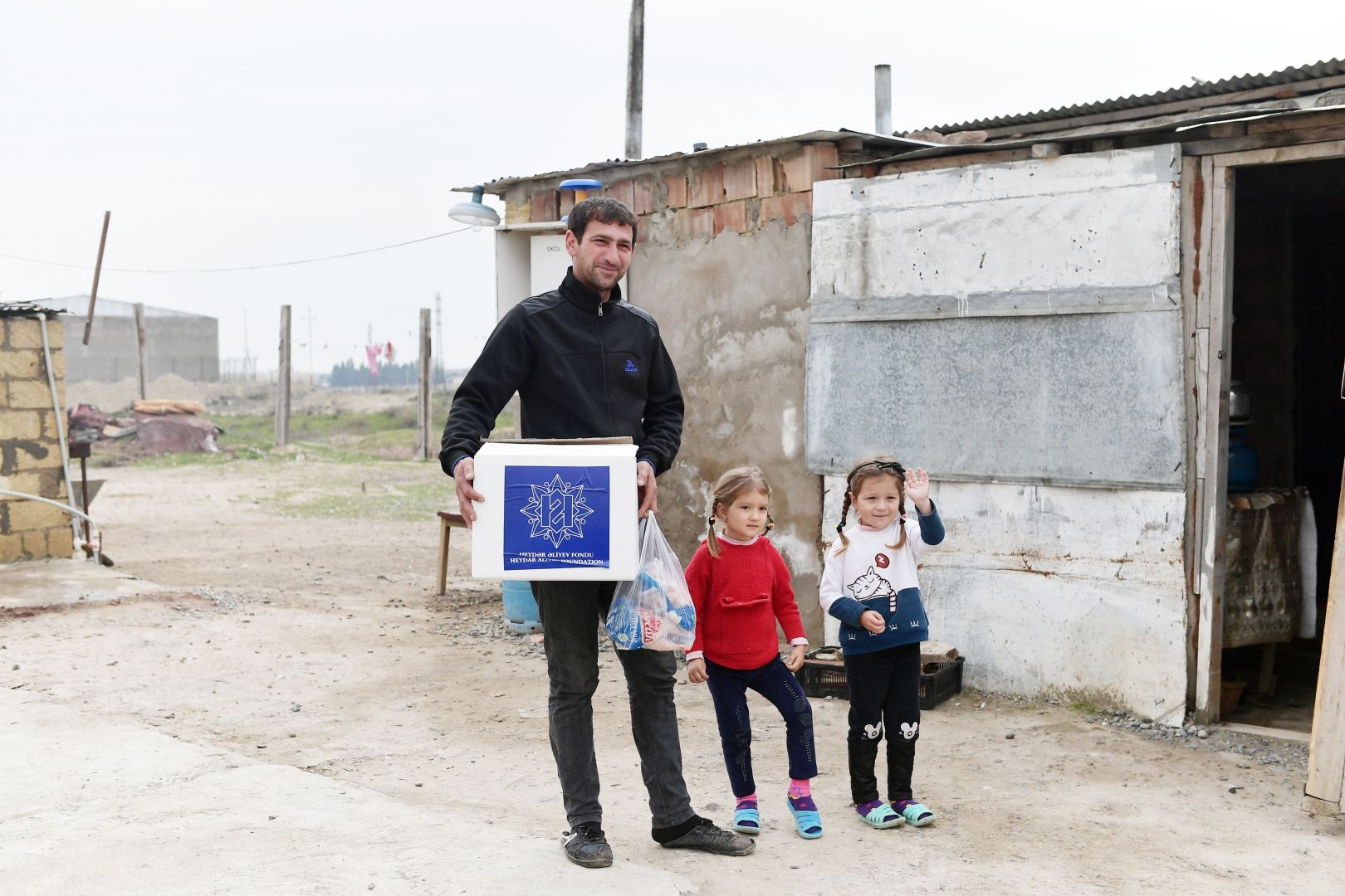 Heydər Əliyev Fondu ünvanlı sosial yardım alan ailələrə Novruz sovqatları paylayıb (FOTO)