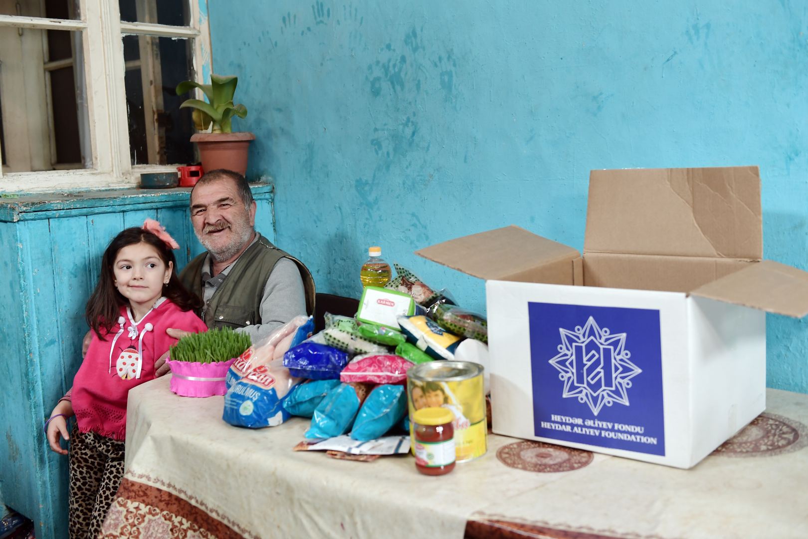 Heydər Əliyev Fondu ünvanlı sosial yardım alan ailələrə Novruz sovqatları paylayıb (FOTO)