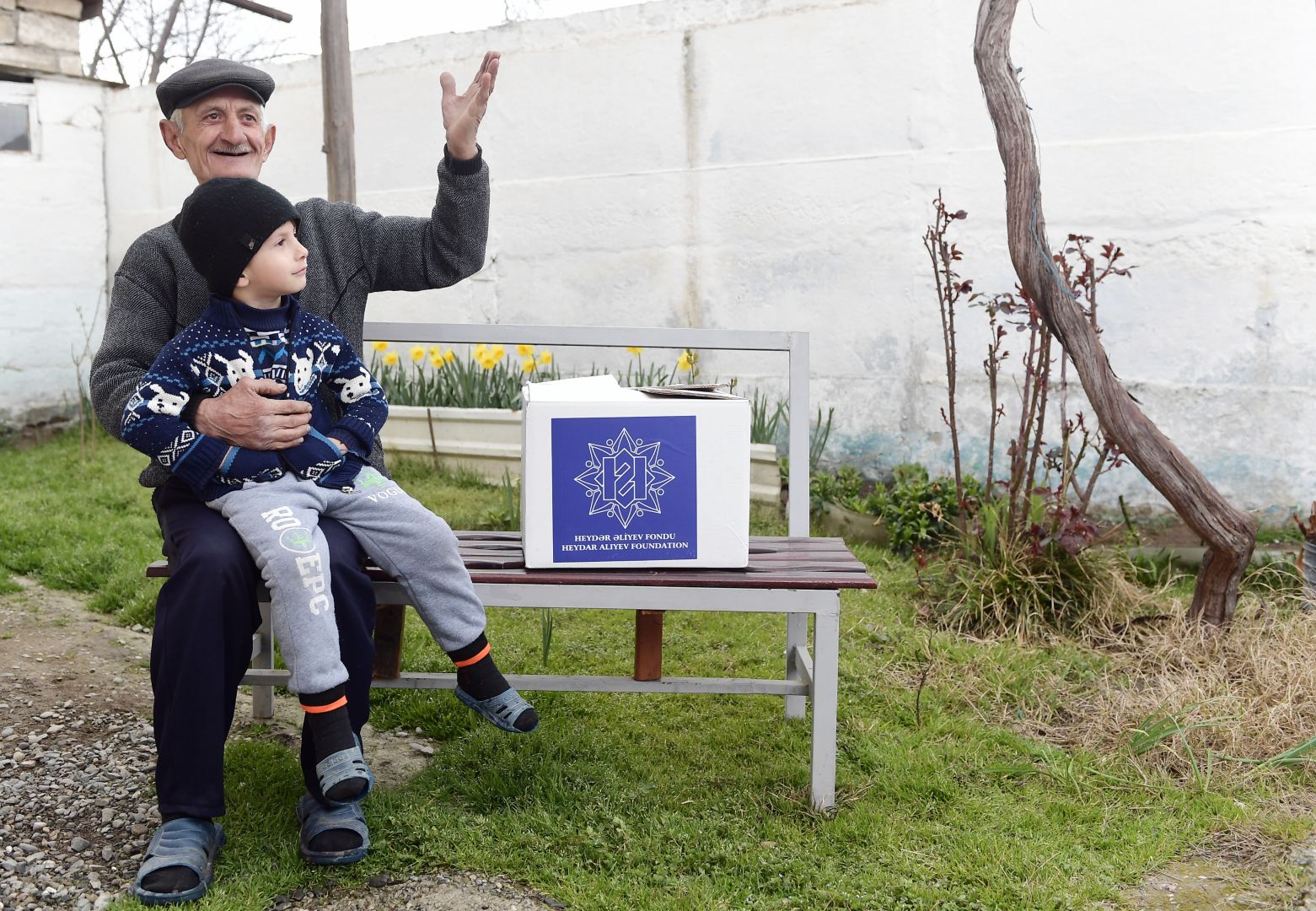Heydər Əliyev Fondu ünvanlı sosial yardım alan ailələrə Novruz sovqatları paylayıb (FOTO)