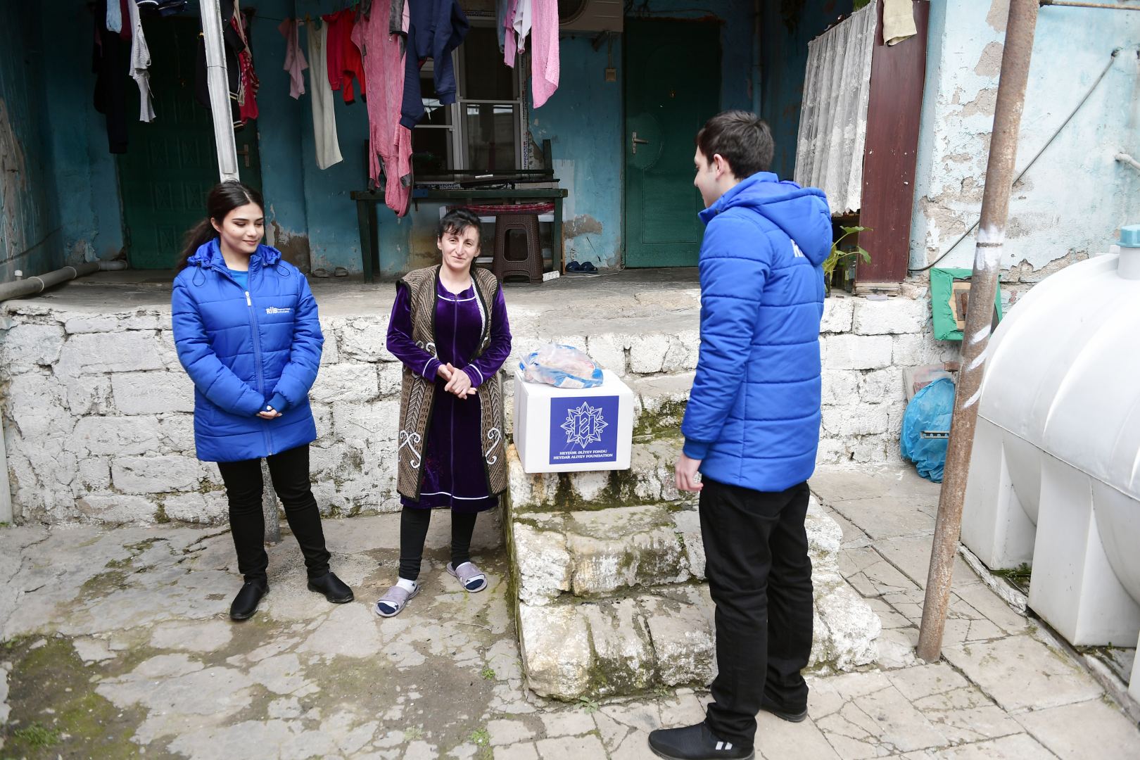 Heydər Əliyev Fondu ünvanlı sosial yardım alan ailələrə Novruz sovqatları paylayıb (FOTO)