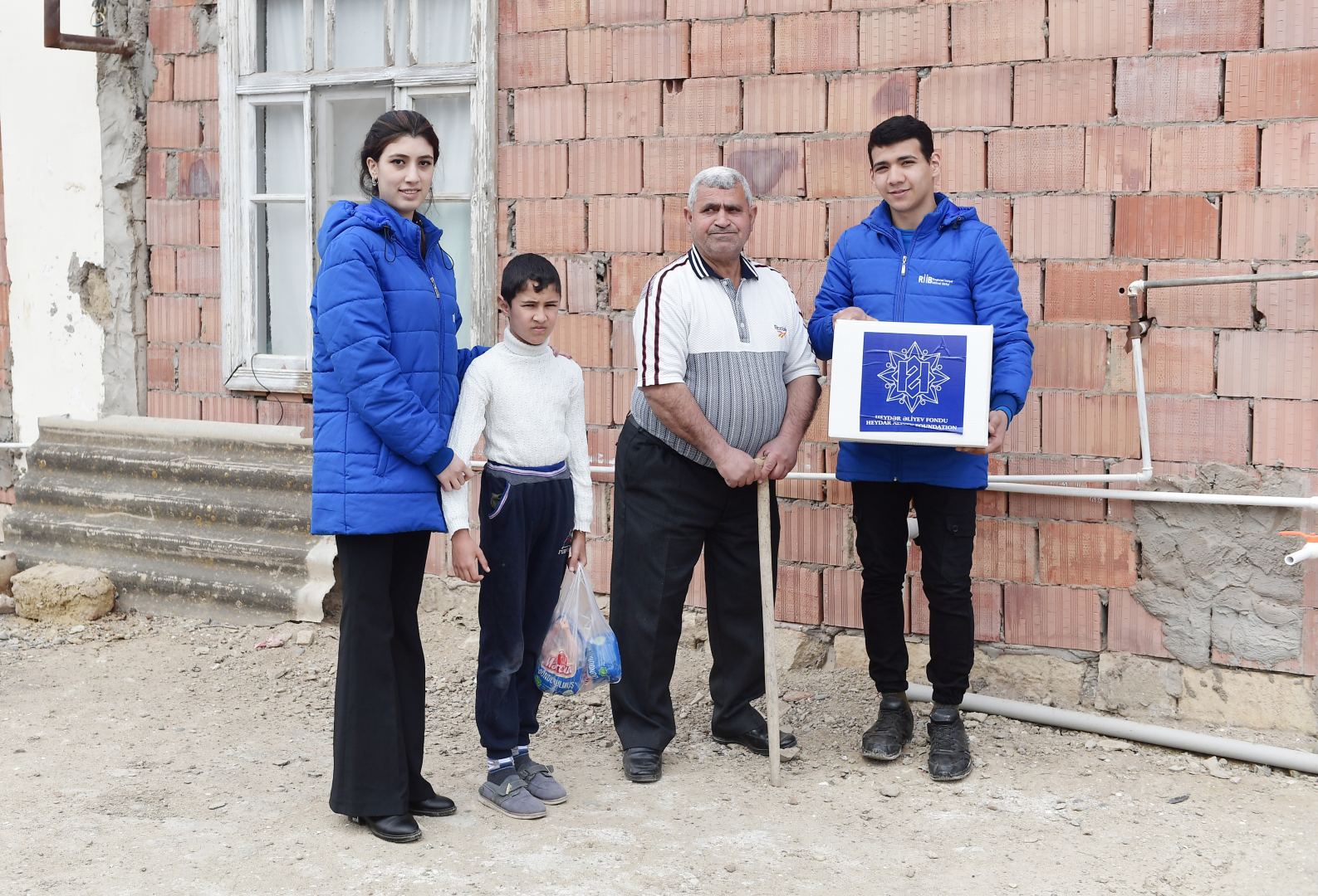 Heydər Əliyev Fondu ünvanlı sosial yardım alan ailələrə Novruz sovqatları paylayıb (FOTO)