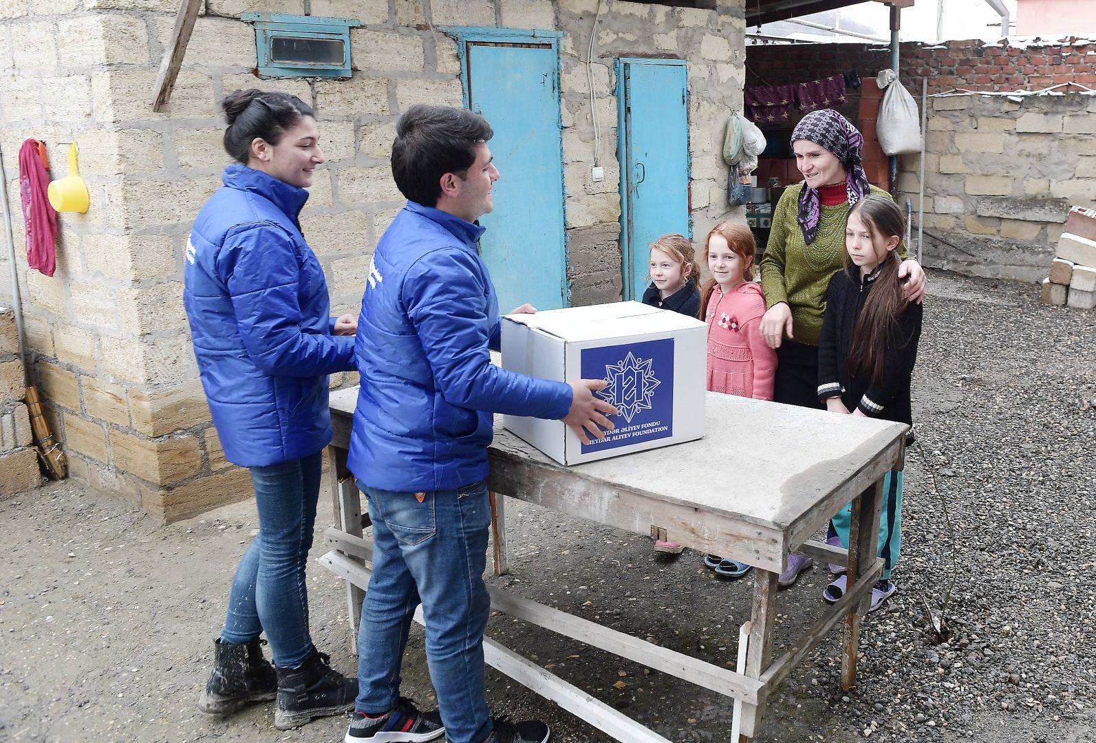 Heydər Əliyev Fondu ünvanlı sosial yardım alan ailələrə Novruz sovqatları paylayıb (FOTO)