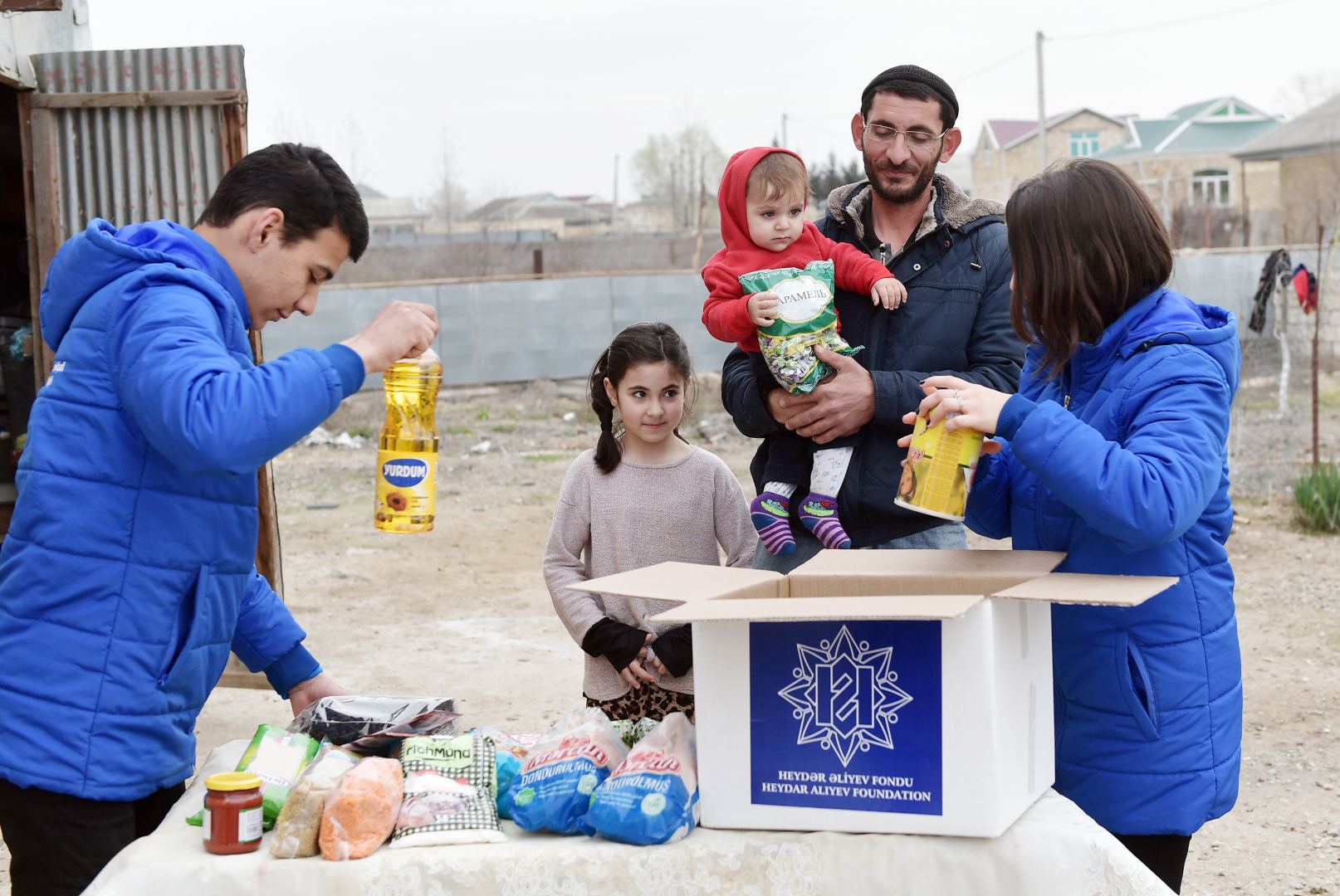 Heydər Əliyev Fondu ünvanlı sosial yardım alan ailələrə Novruz sovqatları paylayıb (FOTO)