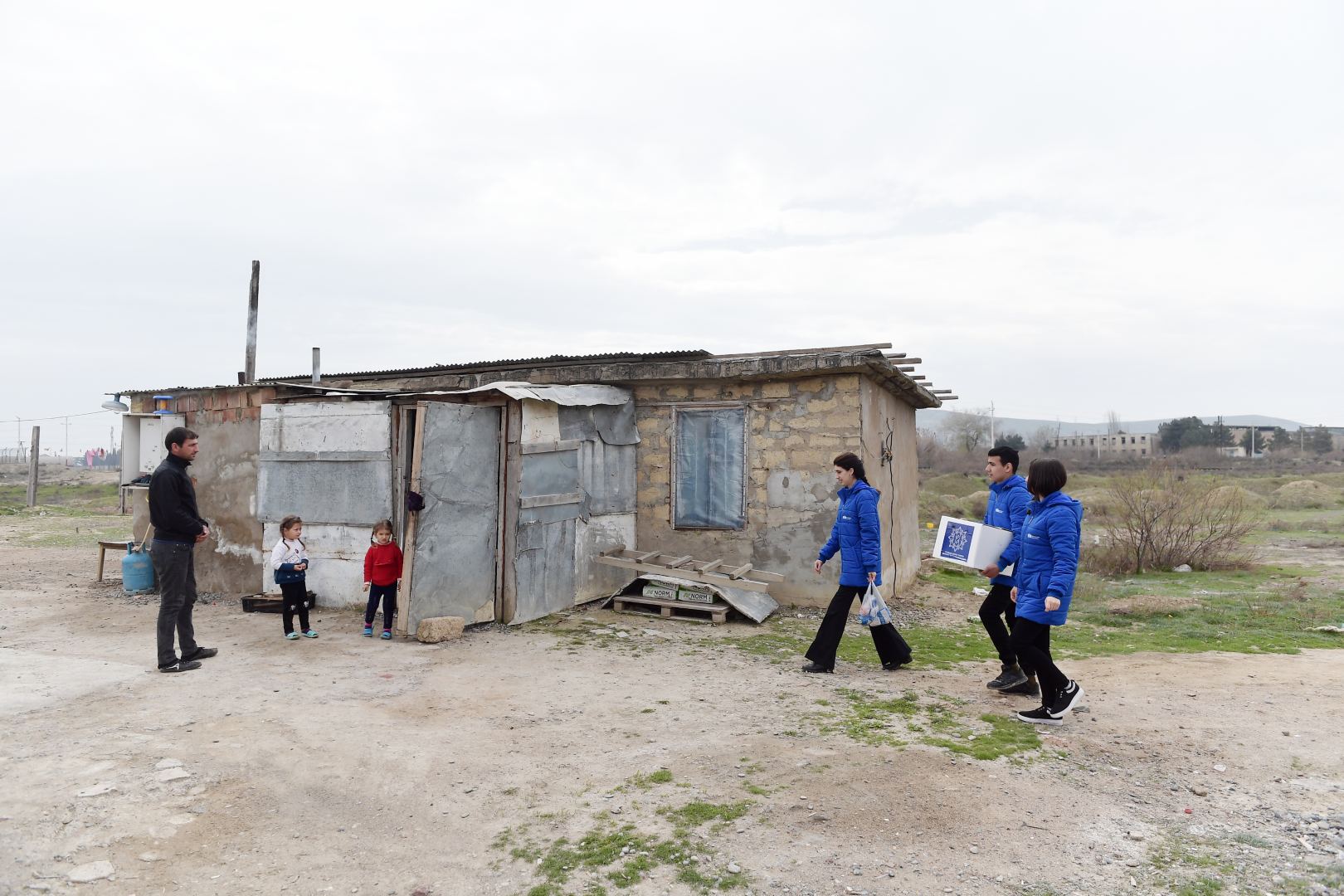 Heydər Əliyev Fondu ünvanlı sosial yardım alan ailələrə Novruz sovqatları paylayıb (FOTO)