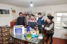 Heydər Əliyev Fondu ünvanlı sosial yardım alan ailələrə Novruz sovqatları paylayıb (FOTO)