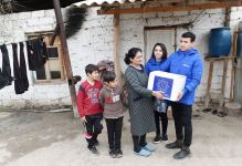 Heydər Əliyev Fondu ünvanlı sosial yardım alan ailələrə Novruz sovqatları paylayıb (FOTO)