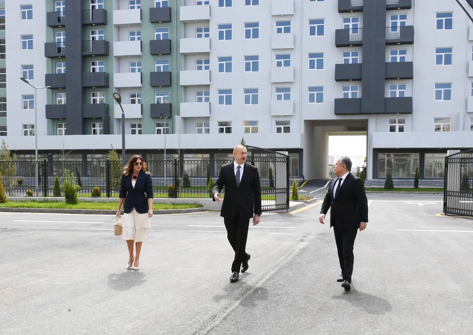 Prezident İlham Əliyev və birinci xanım Mehriban Əliyeva Hövsan yaşayış kompleksinin açılışında iştirak ediblər (FOTO) (YENİLƏNiB)