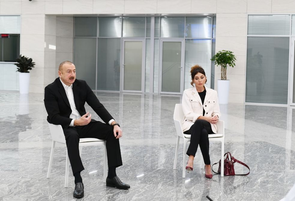 Prezident İlham Əliyev və birinci xanım Mehriban Əliyeva “Yeni klinika” tibb müəssisəsinin açılışında iştirak ediblər (FOTO/VİDEO) (YENİLƏNİB-2)