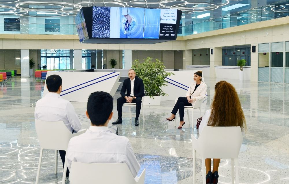Prezident İlham Əliyev və birinci xanım Mehriban Əliyeva “Yeni klinika” tibb müəssisəsinin açılışında iştirak ediblər (FOTO/VİDEO) (YENİLƏNİB-2)