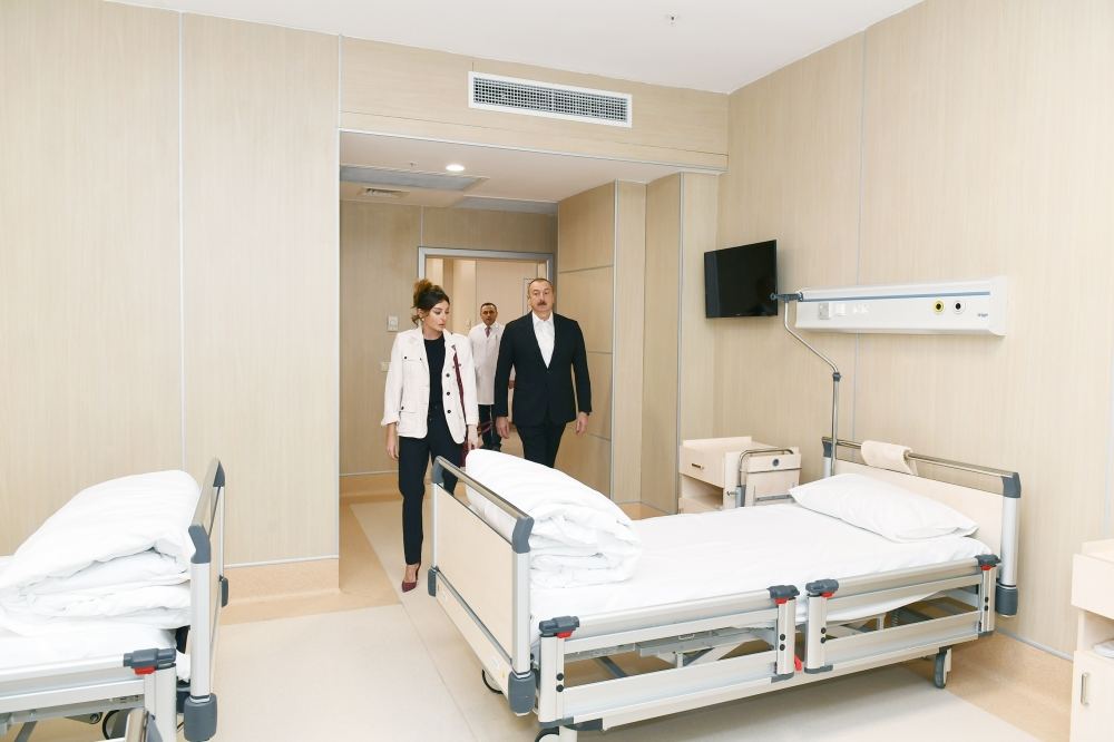 Prezident İlham Əliyev və birinci xanım Mehriban Əliyeva “Yeni klinika” tibb müəssisəsinin açılışında iştirak ediblər (FOTO/VİDEO) (YENİLƏNİB-2)