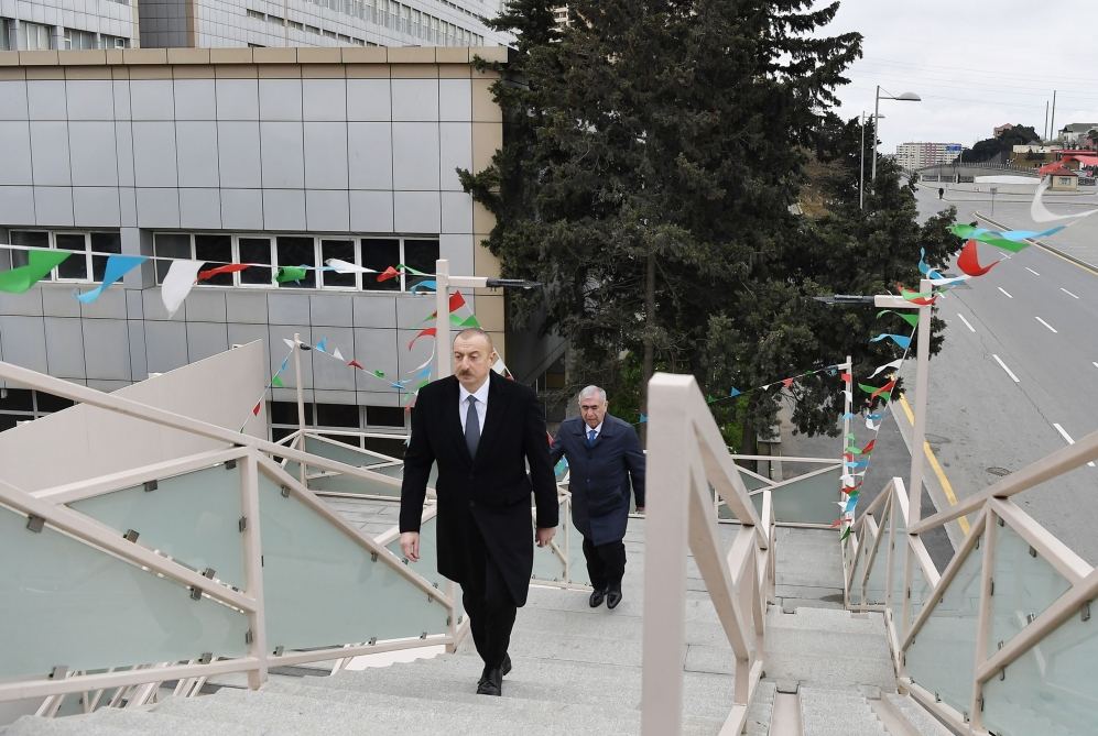 Prezident İlham Əliyev Bakı-Sumqayıt yolunun genişləndirilməsi  çərçivəsində görülən işlərlə tanış olub, Moskva prospekti ilə 20 Yanvar küçəsinin kəsişməsindəki piyada keçidinin açılışında da iştirak edib (FOTO/VİDEO) (YENİLƏNİB)