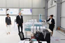 Prezident İlham Əliyev və birinci xanım Mehriban Əliyeva Sumqayıt Kimya Sənaye Parkında tibbi maska istehsalı müəssisəsinin açılışında iştirak ediblər (FOTO/VİDEO) (YENİLƏNİB)
