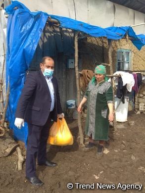 Deputat Arzu Nağıyev aztəminatlı, tənha yaşayan 50 ailəyə ərzaq yardımı edib (FOTO)
