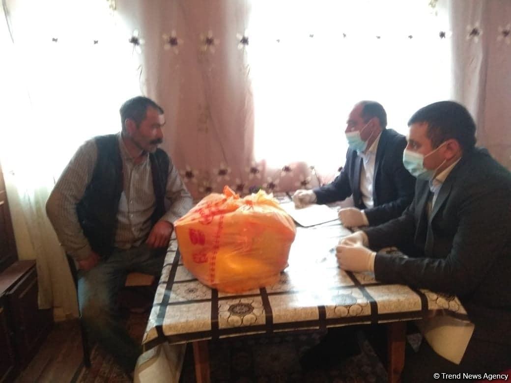 Deputat Arzu Nağıyev aztəminatlı, tənha yaşayan 50 ailəyə ərzaq yardımı edib (FOTO)