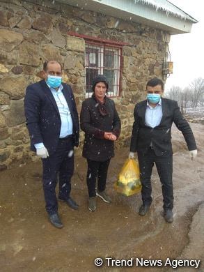 Deputat Arzu Nağıyev aztəminatlı, tənha yaşayan 50 ailəyə ərzaq yardımı edib (FOTO)