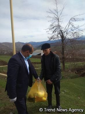 Deputat Arzu Nağıyev aztəminatlı, tənha yaşayan 50 ailəyə ərzaq yardımı edib (FOTO)