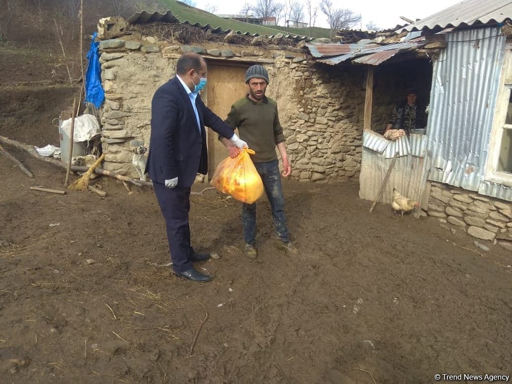 Deputat Arzu Nağıyev aztəminatlı, tənha yaşayan 50 ailəyə ərzaq yardımı edib (FOTO)