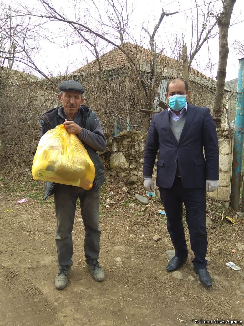 Deputat Arzu Nağıyev aztəminatlı, tənha yaşayan 50 ailəyə ərzaq yardımı edib (FOTO)